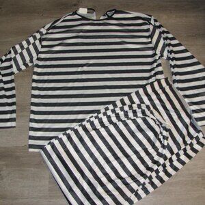 Men's Convict Jail Prisoner Inmate Black White Stripe Halloween Costume One Size